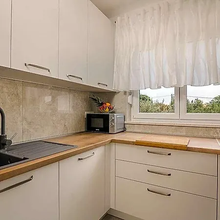 Lusarci Comfortable 2* Krk Town