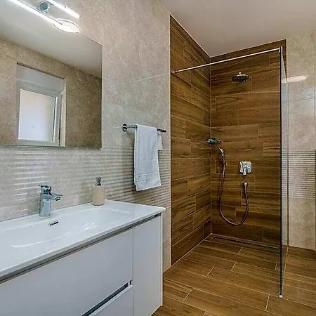 Lusarci Comfortable Krk Town