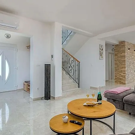 Hotel Lusarci Comfortable Krk Town