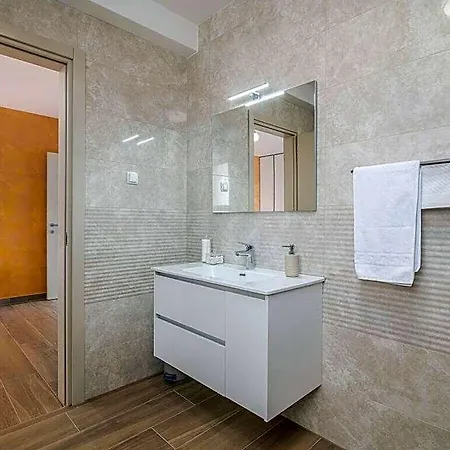 Lusarci Comfortable Hotel 2*