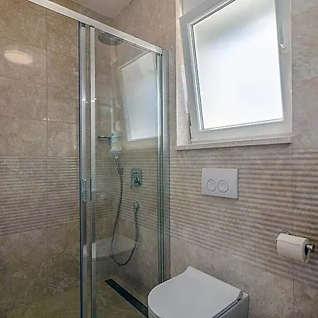 Lusarci Comfortable Hotel Krk Town