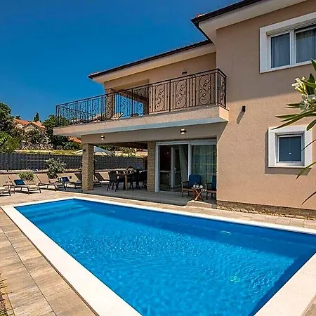 Hotel Lusarci Comfortable Krk Town