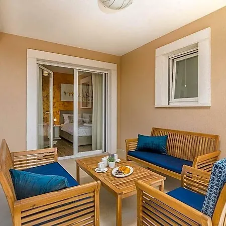 Lusarci Comfortable Hotel