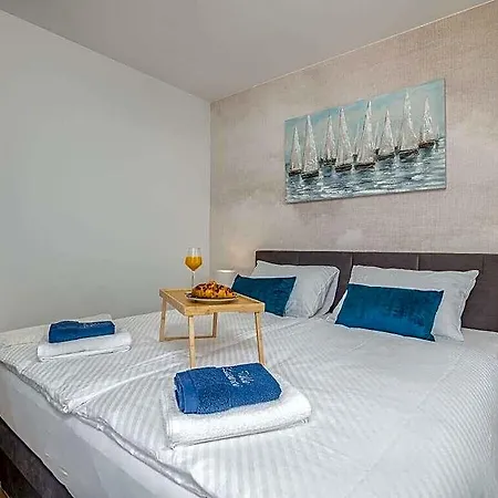 Lusarci Comfortable 2* Krk Town